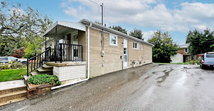 Bachelor Unit #BSMNT-244 Browndale Crescent, Richmond Hill, ON, L4C 3J1 - 2