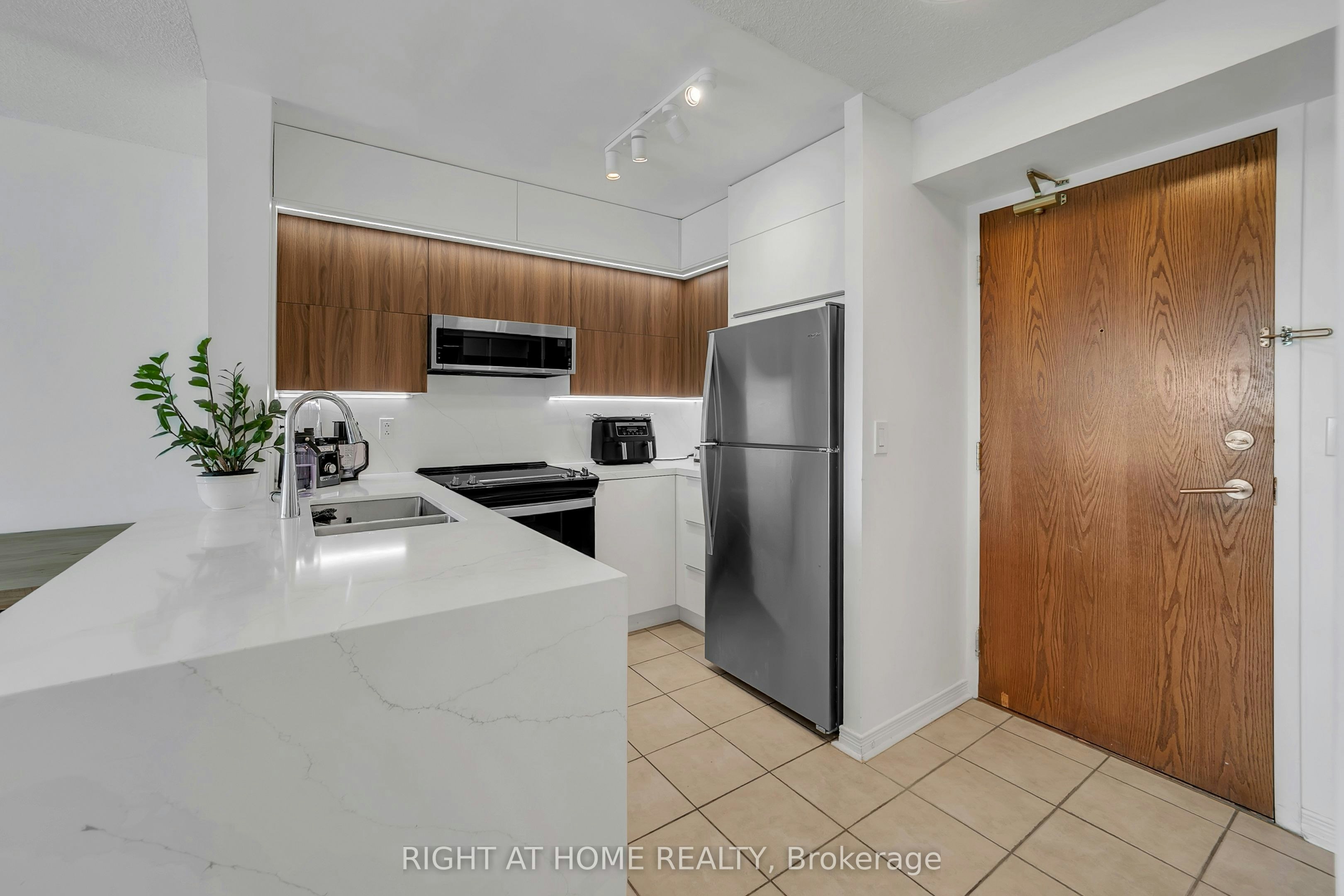 1202-11 Oneida Crescent, Richmond Hill, ON, L4B 0A1 - 11