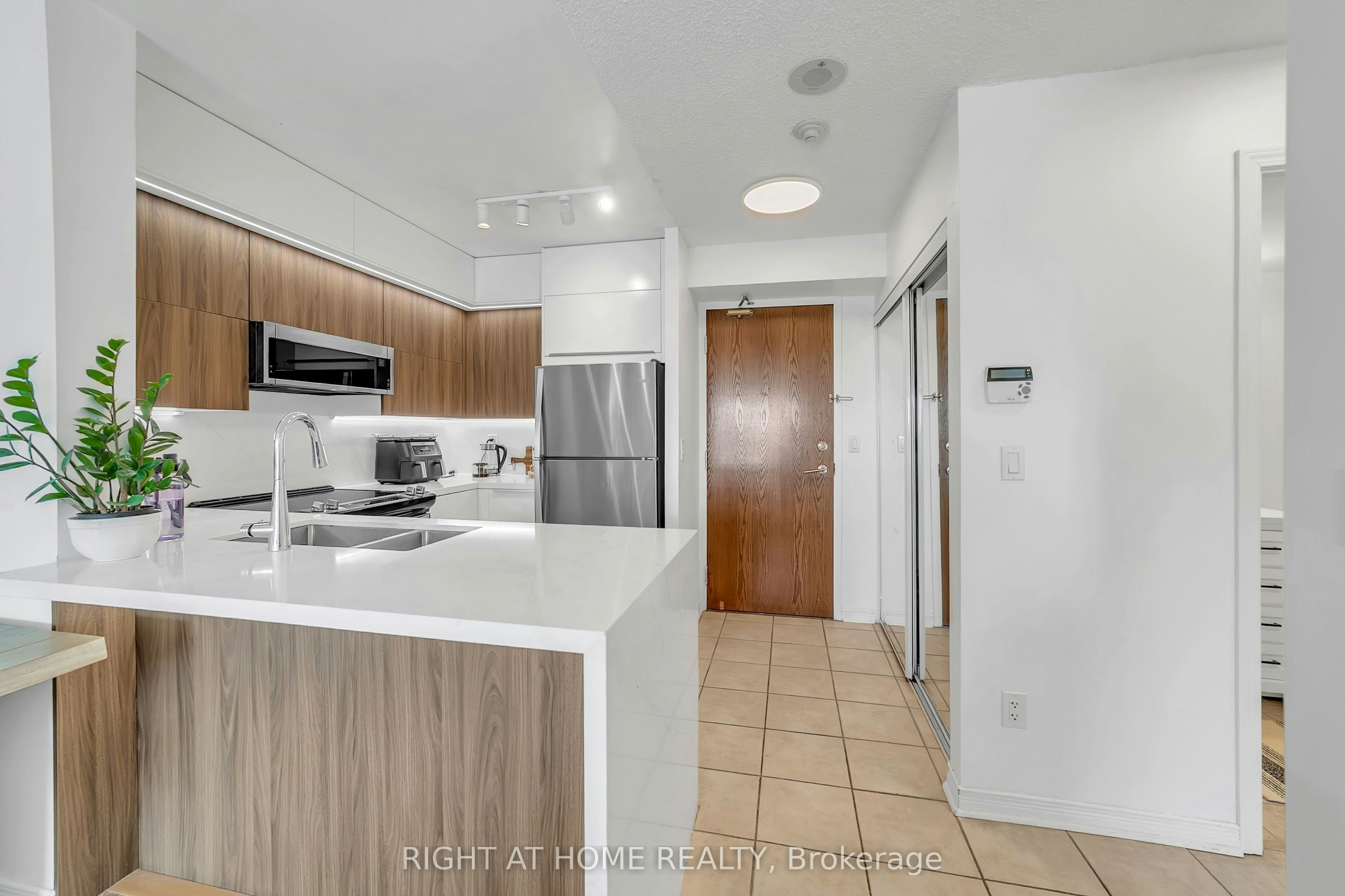 1202-11 Oneida Crescent, Richmond Hill, ON, L4B 0A1 - 9