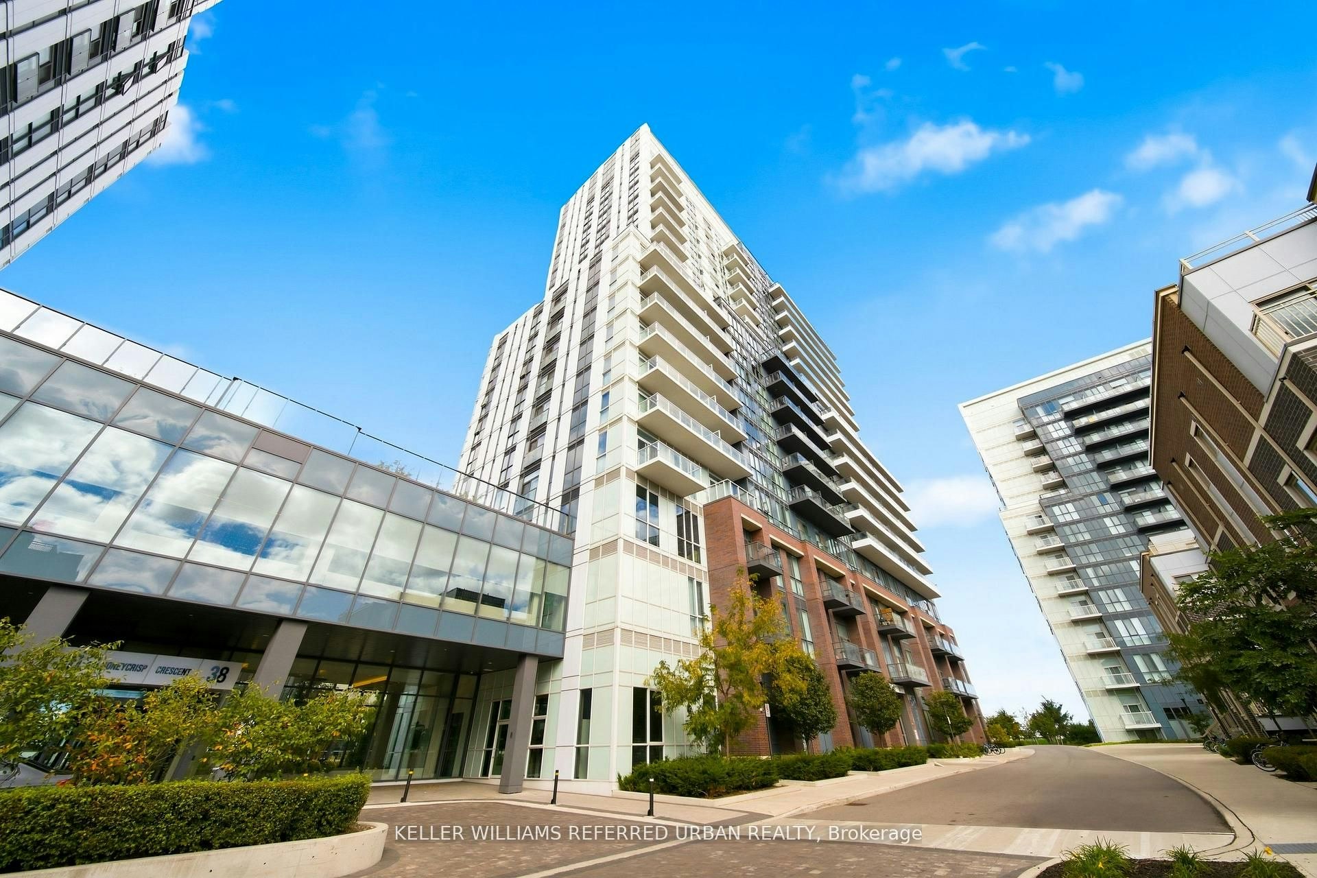 907-10 Honeycrisp Crescent, Vaughan, ON, L4K 0M7