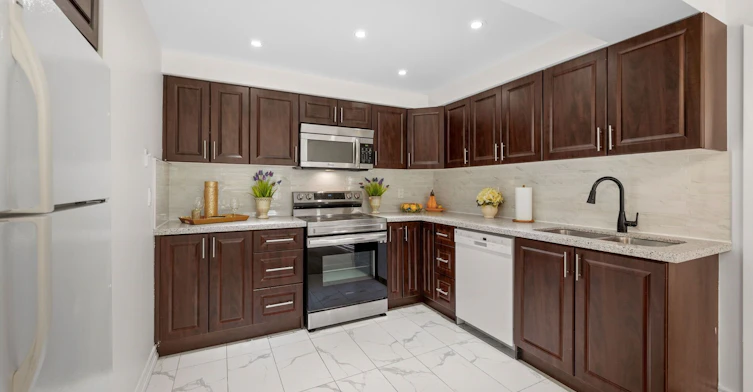 202-175 Cedar Avenue, Richmond Hill, ON, L4C 9V3 - 13
