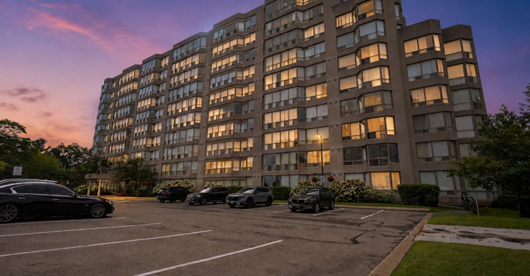 202-175 Cedar Avenue, Richmond Hill, ON, L4C 9V3
