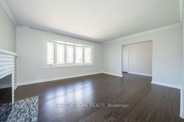 Main-52 Eagle Street, Newmarket, ON, L3Y 1J3 - 9