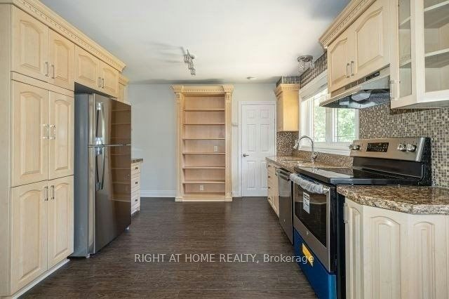 Main-52 Eagle Street, Newmarket, ON, L3Y 1J3 - 13