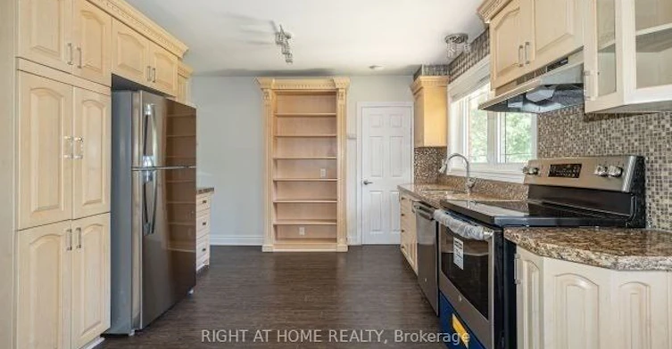 Main-52 Eagle Street, Newmarket, ON, L3Y 1J3 - 13