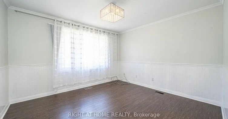 Main-52 Eagle Street, Newmarket, ON, L3Y 1J3 - 17