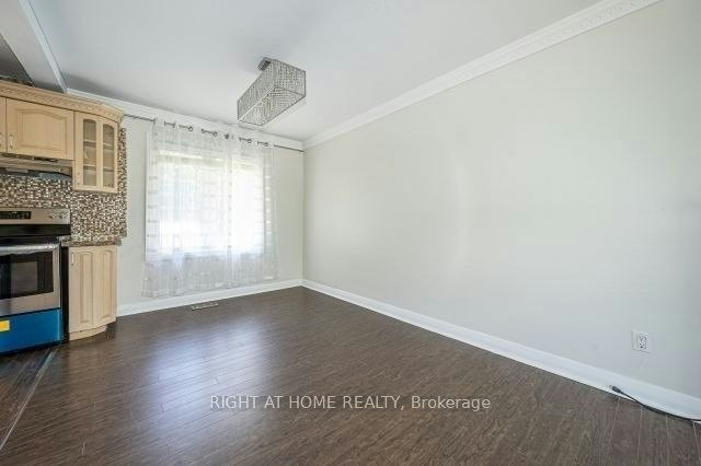 Main-52 Eagle Street, Newmarket, ON, L3Y 1J3 - 11