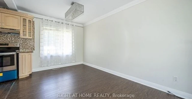 Main-52 Eagle Street, Newmarket, ON, L3Y 1J3 - 11