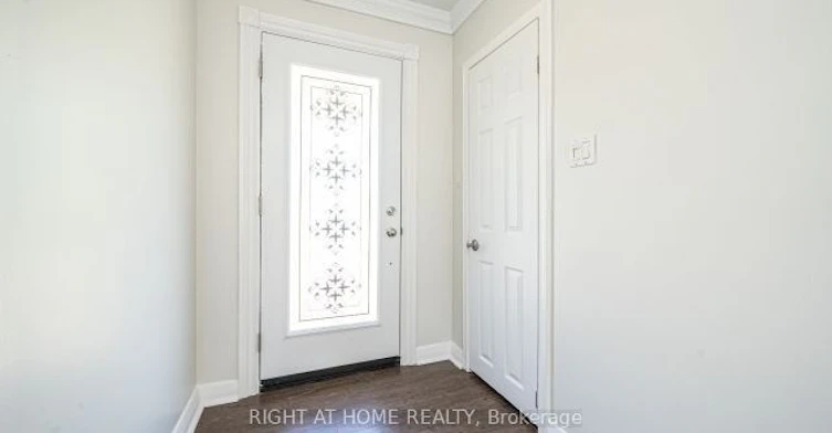 Main-52 Eagle Street, Newmarket, ON, L3Y 1J3 - 7