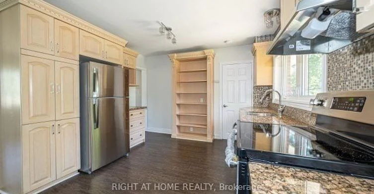 Main-52 Eagle Street, Newmarket, ON, L3Y 1J3 - 14