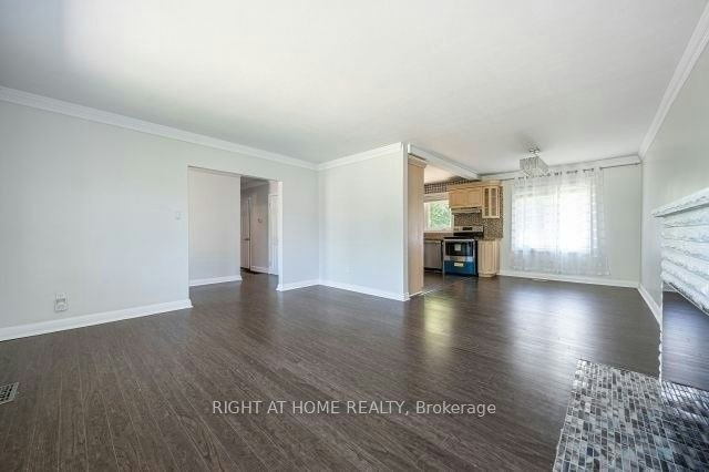 Main-52 Eagle Street, Newmarket, ON, L3Y 1J3 - 10