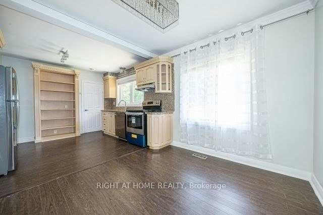 Main-52 Eagle Street, Newmarket, ON, L3Y 1J3 - 12