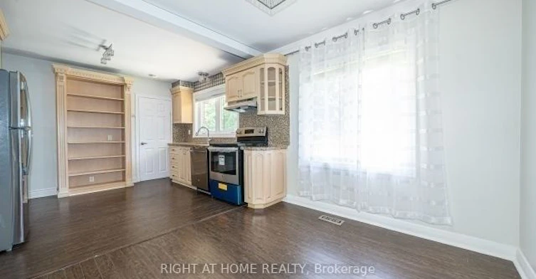 Main-52 Eagle Street, Newmarket, ON, L3Y 1J3 - 12
