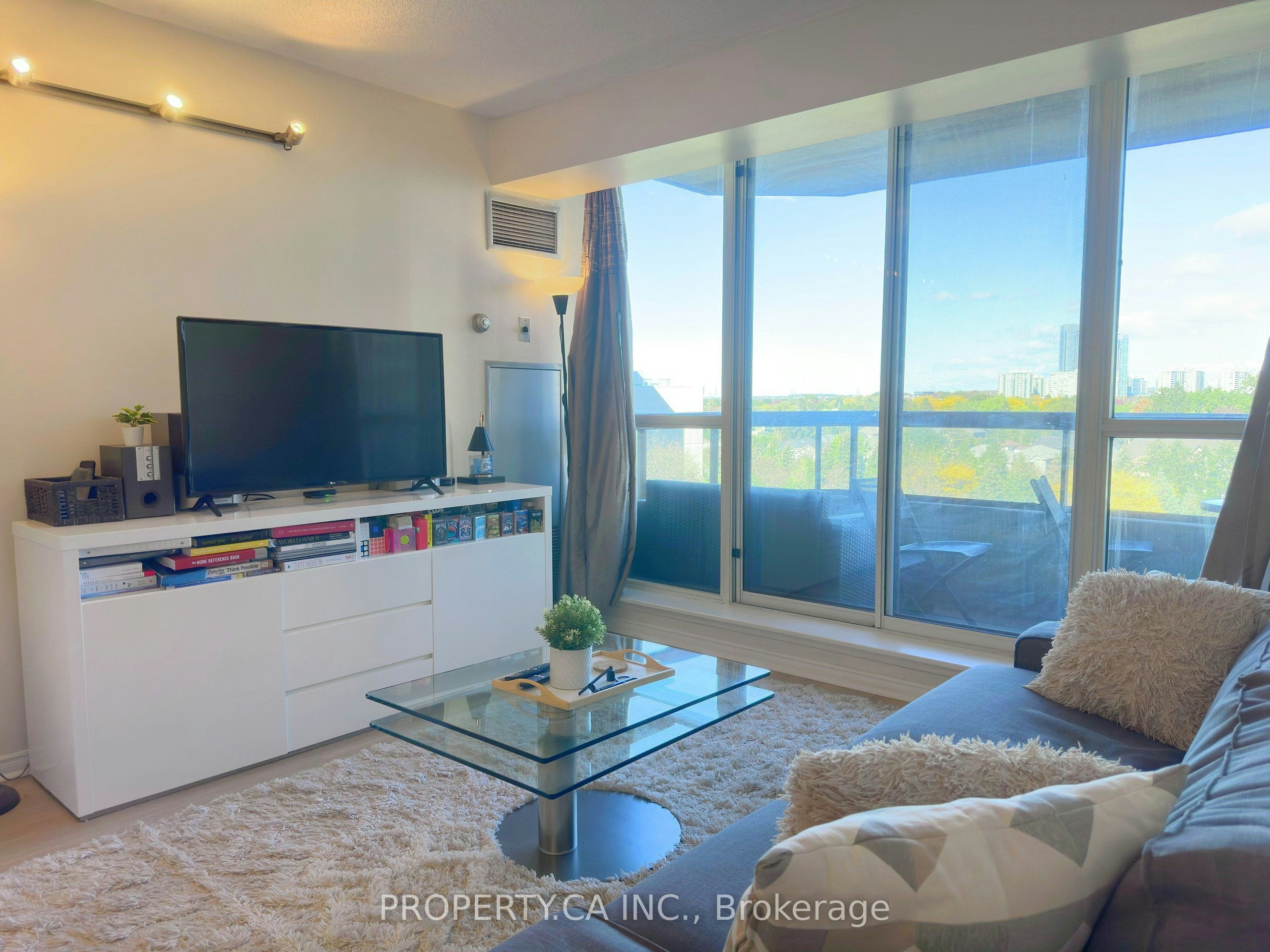 701-91 Townsgate Drive, Vaughan, ON, L4J 8E8 - 2