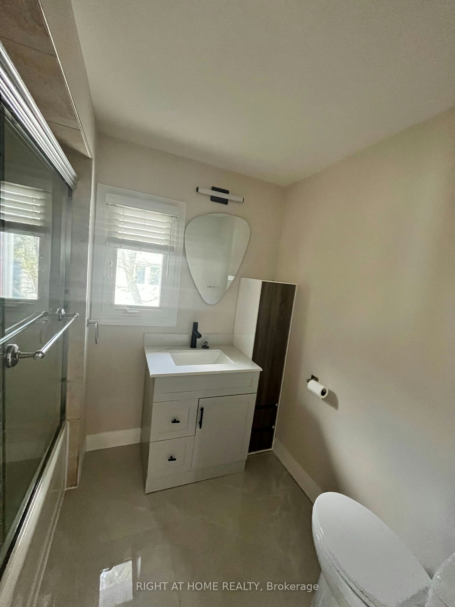379 The Queensway South N/A, Georgina, ON, L4P 2C4 - 11