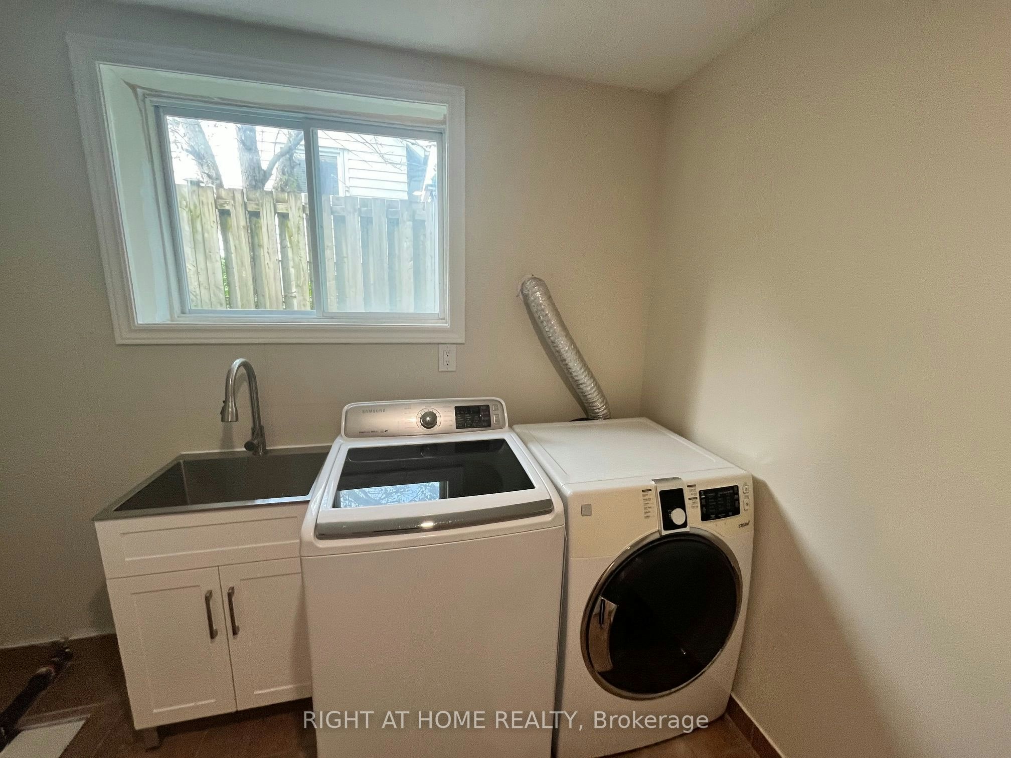 379 The Queensway South N/A, Georgina, ON, L4P 2C4 - 16