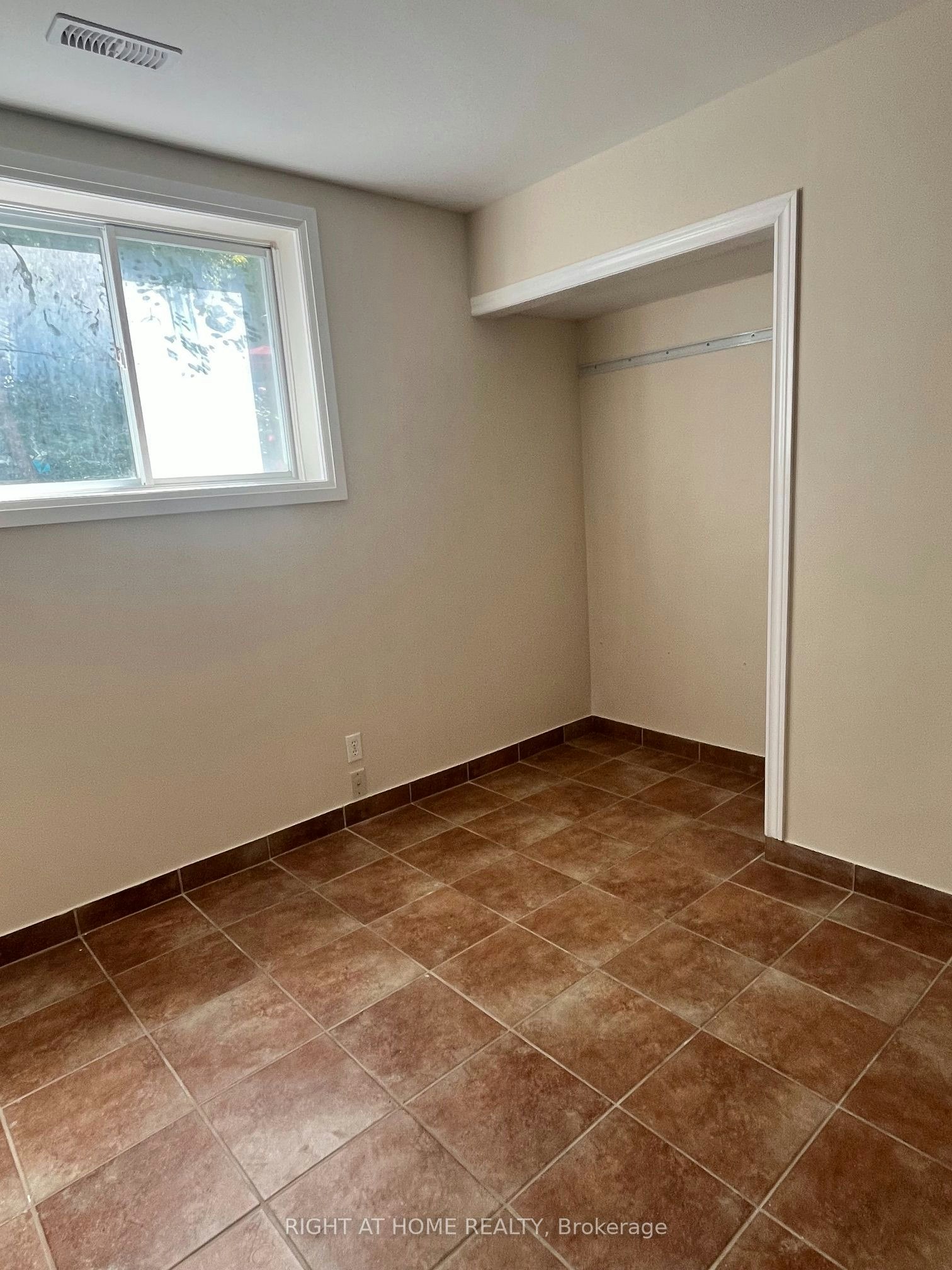 379 The Queensway South N/A, Georgina, ON, L4P 2C4 - 12