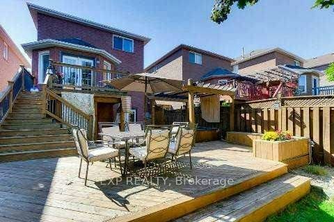 345 Rushbrook Drive, Newmarket, ON, L3X 2B9 - 2