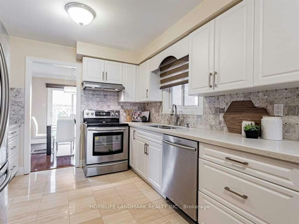 49 Chelwood Drive, Vaughan, ON, L4J 7J1 - 8