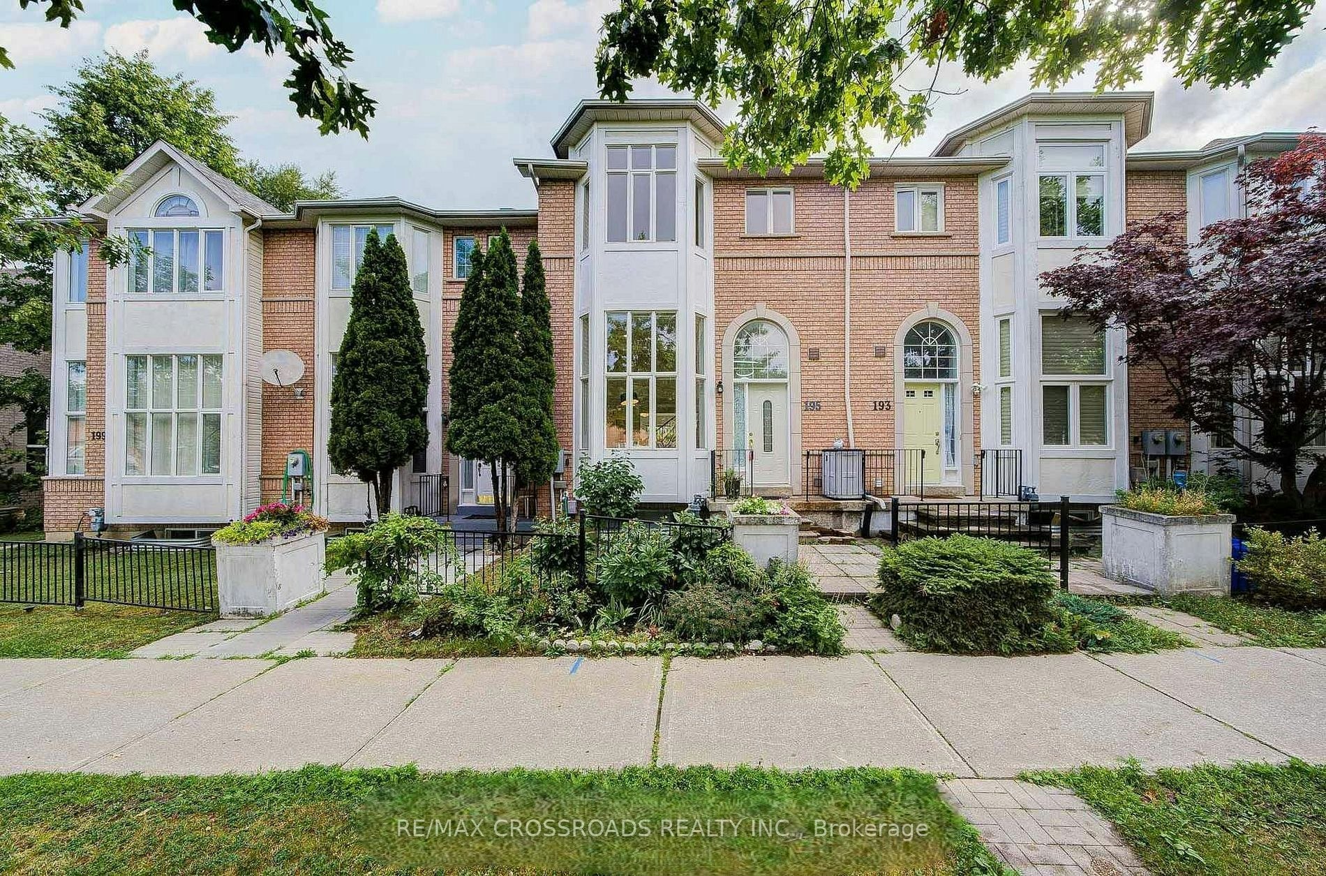 195 Shirley Drive, Richmond Hill, ON, L4S 1T3