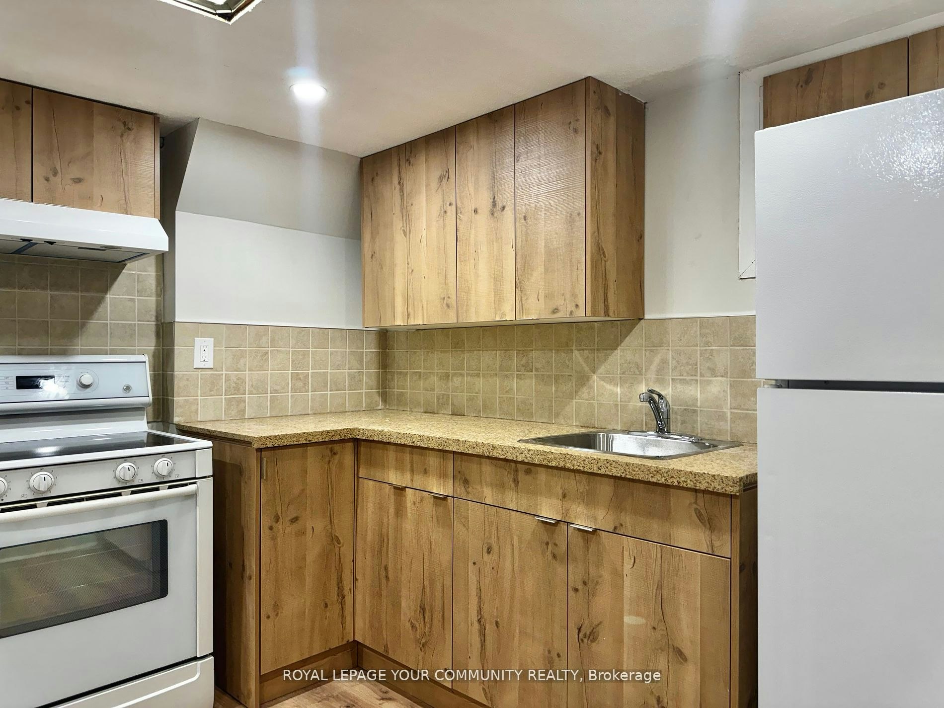 Apt A-246 Elka Drive, Richmond Hill, ON, L4C 3A3 - 3