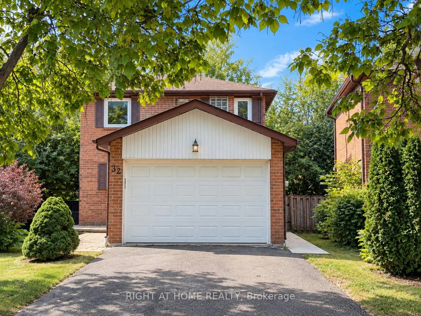 32 Aranka Court, Richmond Hill, ON, L4C 7T9