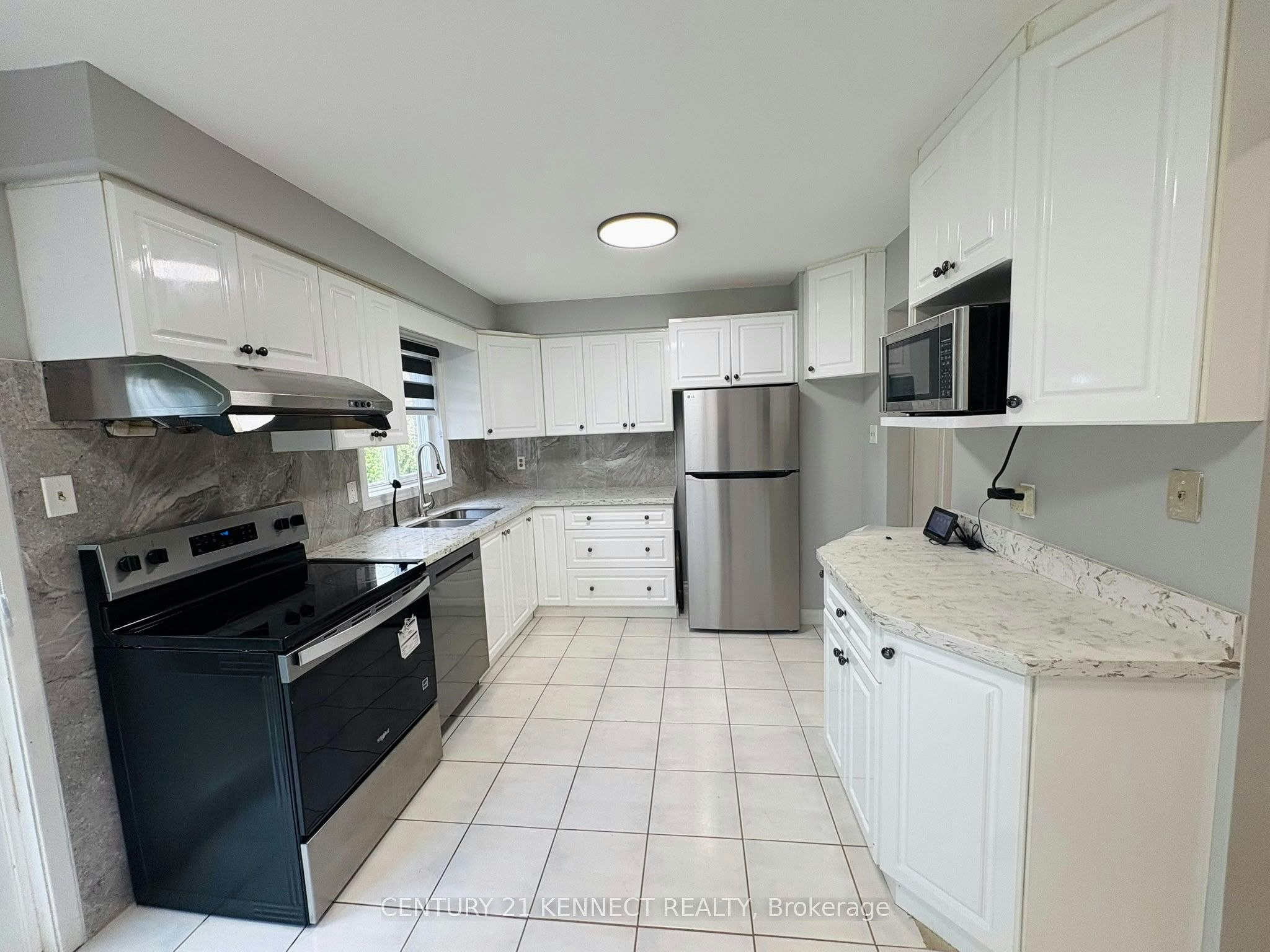 68 Larksmere Court, Markham, ON, L3R 3R1 4