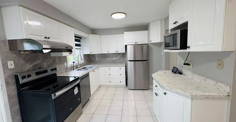 68 Larksmere Court, Markham, ON, L3R 3R1 - 4