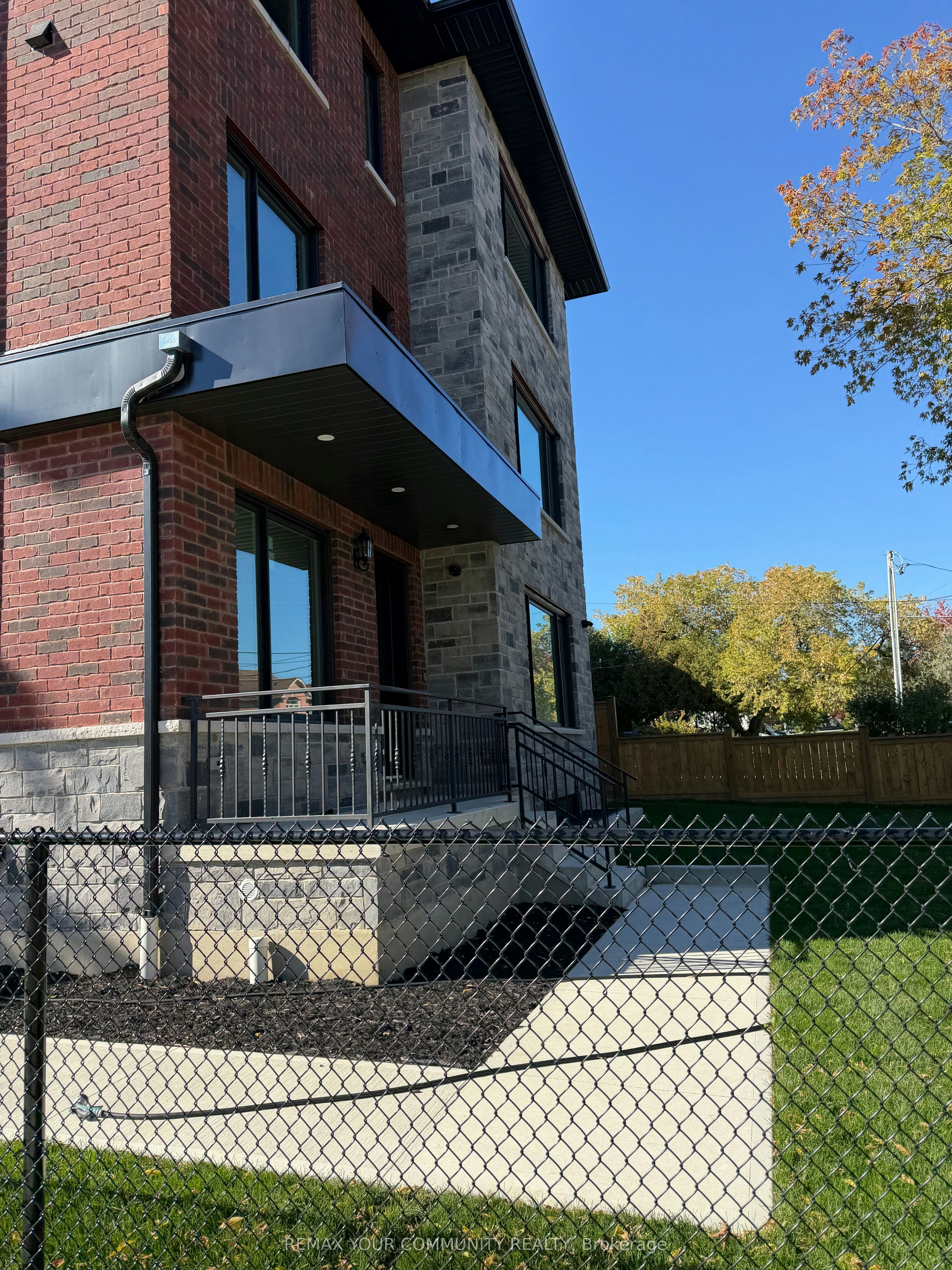 3-25 Oxford Street, Richmond Hill, ON, L4C 4L6 - 2