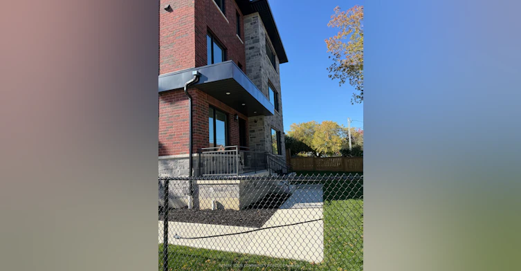 3-25 Oxford Street, Richmond Hill, ON, L4C 4L6 - 2