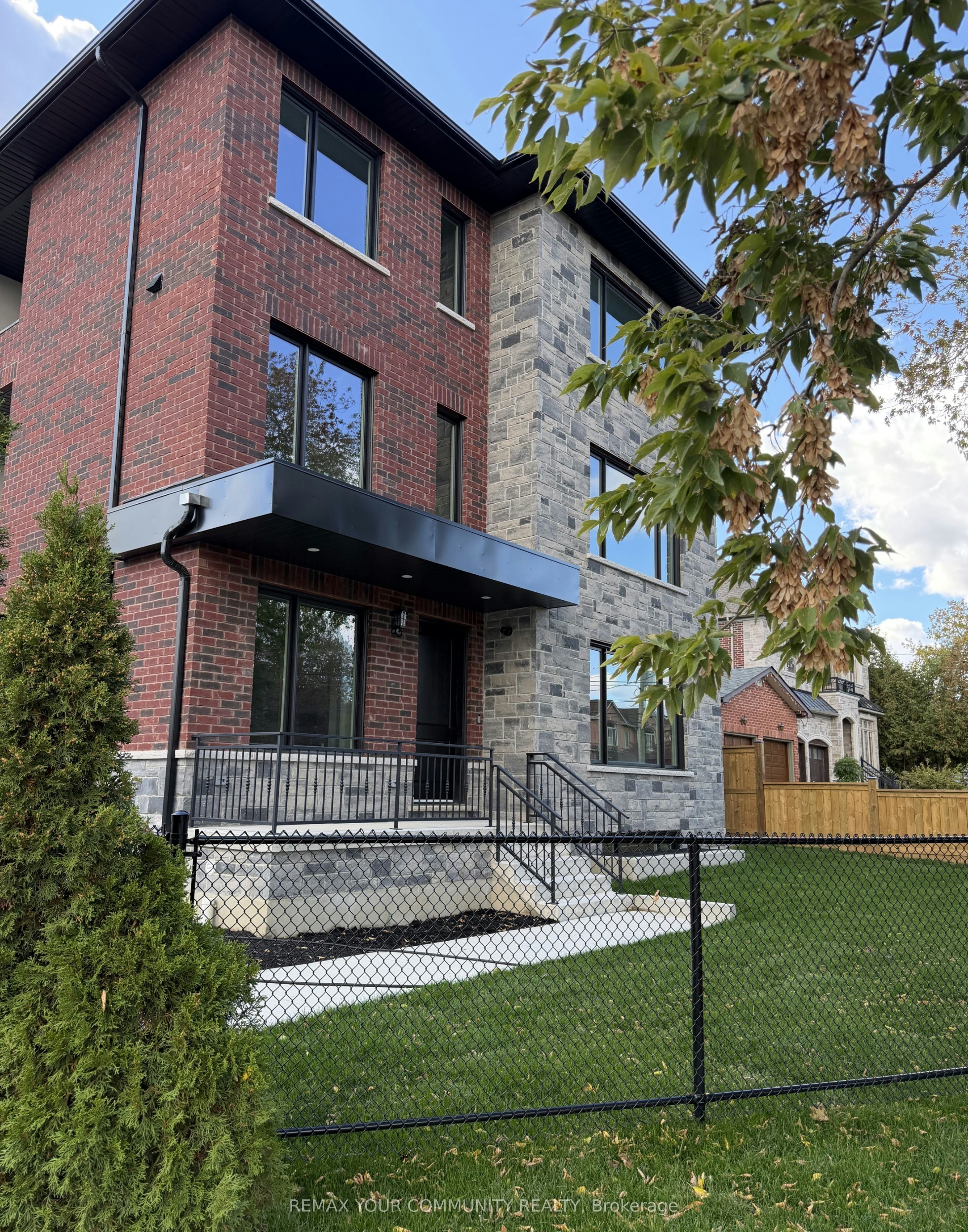 3-25 Oxford Street, Richmond Hill, ON, L4C 4L6