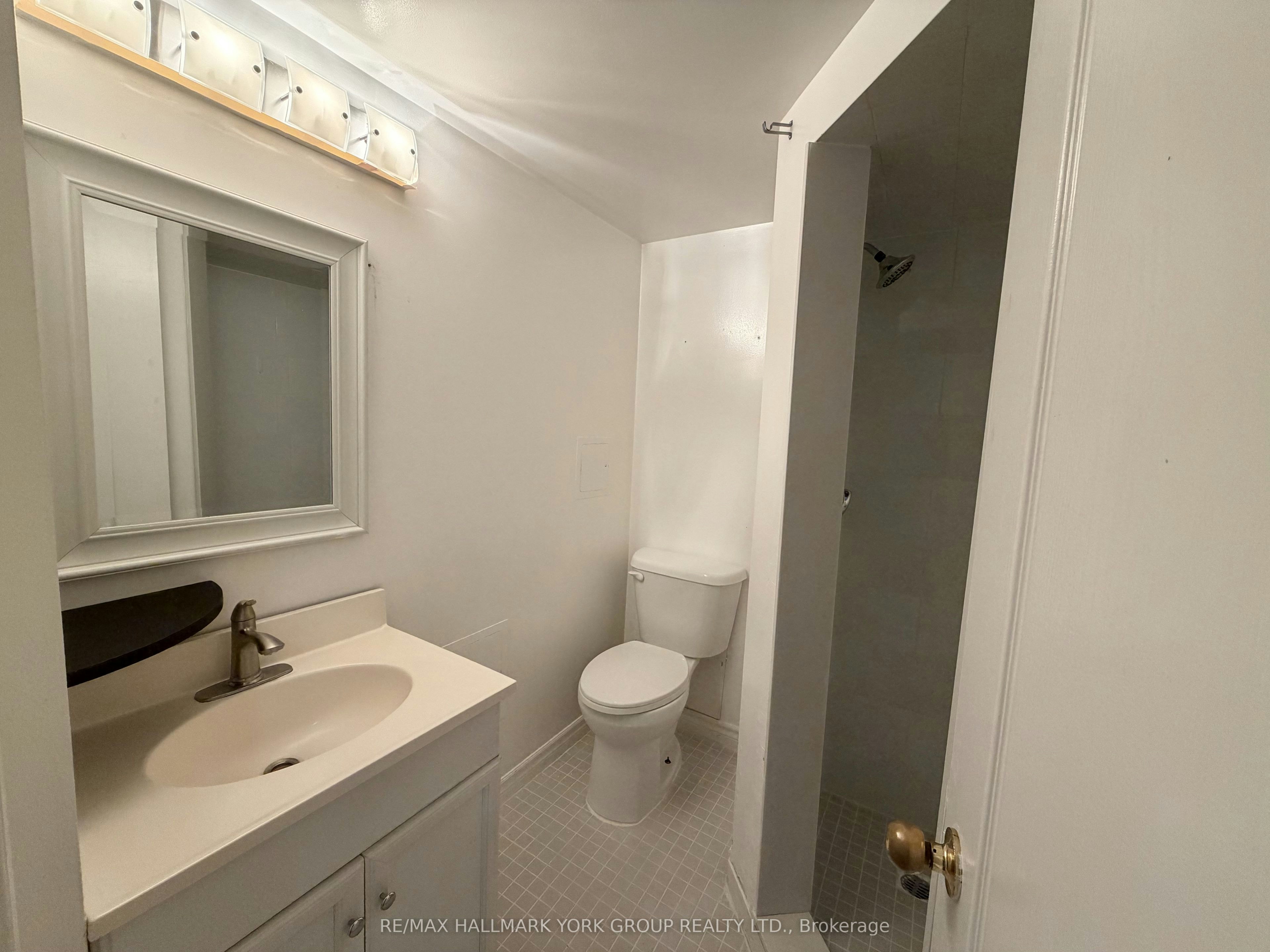 lower-43 Walter Avenue, Newmarket, ON, L3Y 2T2 - 4