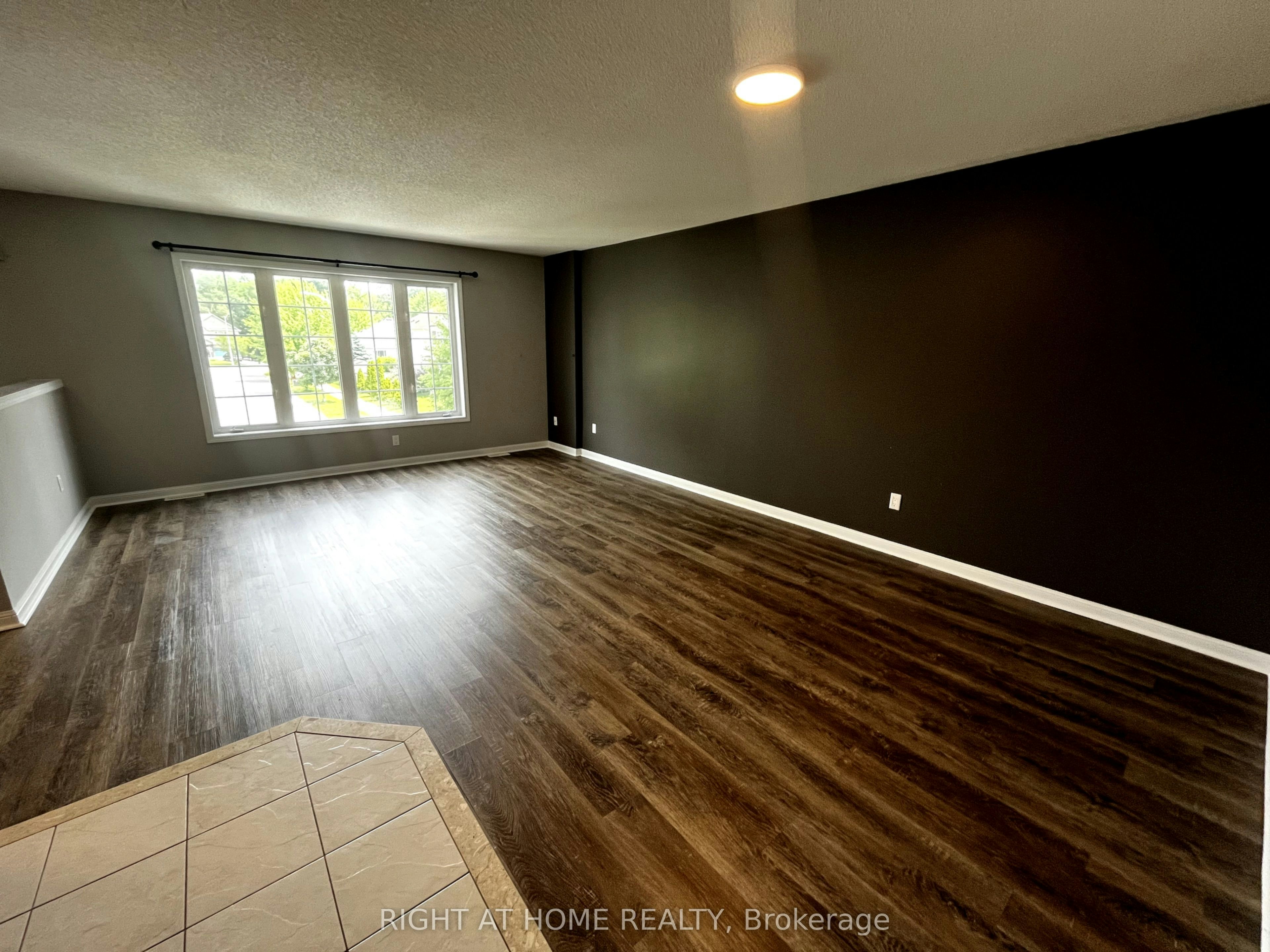 Unit 1-116 Maplewood Drive, Essa, ON, L0M 1B4 - 4