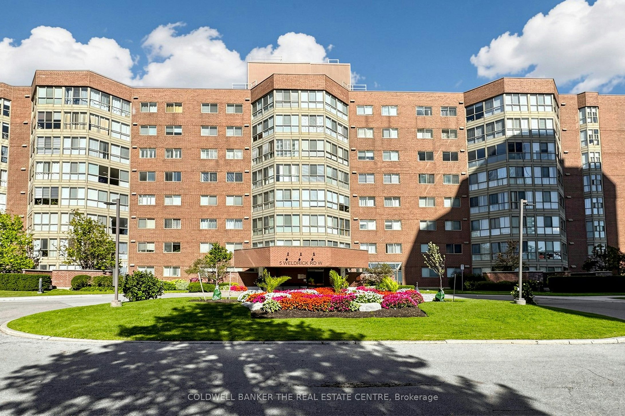 301-5 Weldrick Road W, Richmond Hill, ON, L4C 8S9