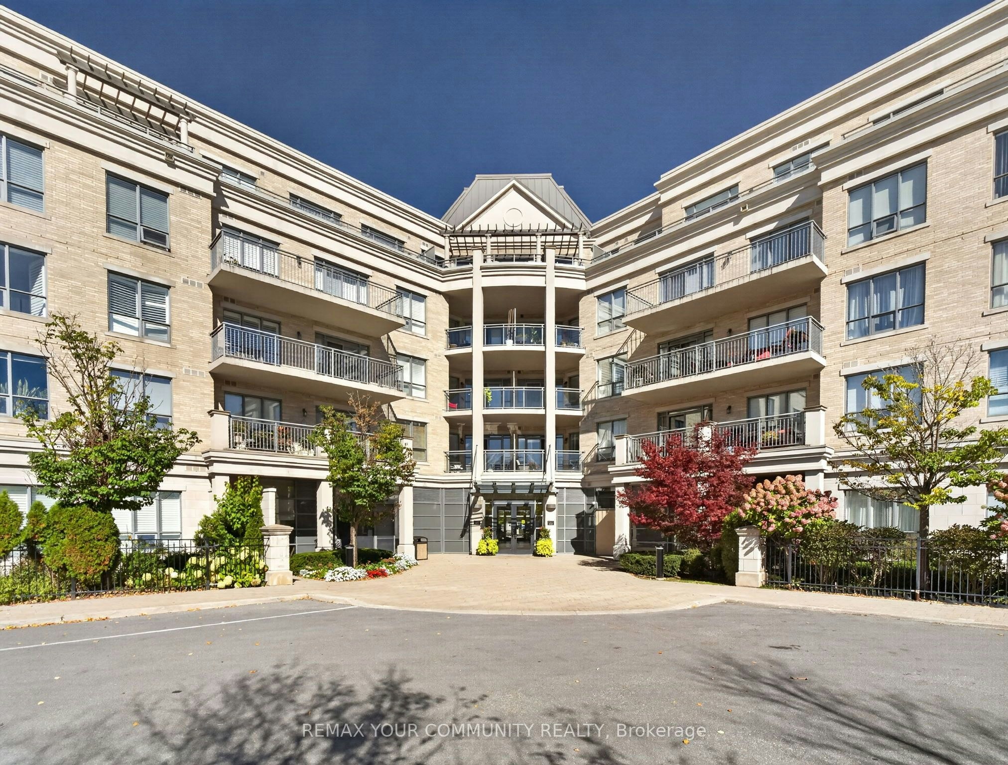 306-180 John Way W, Aurora, ON, L4G 0R3