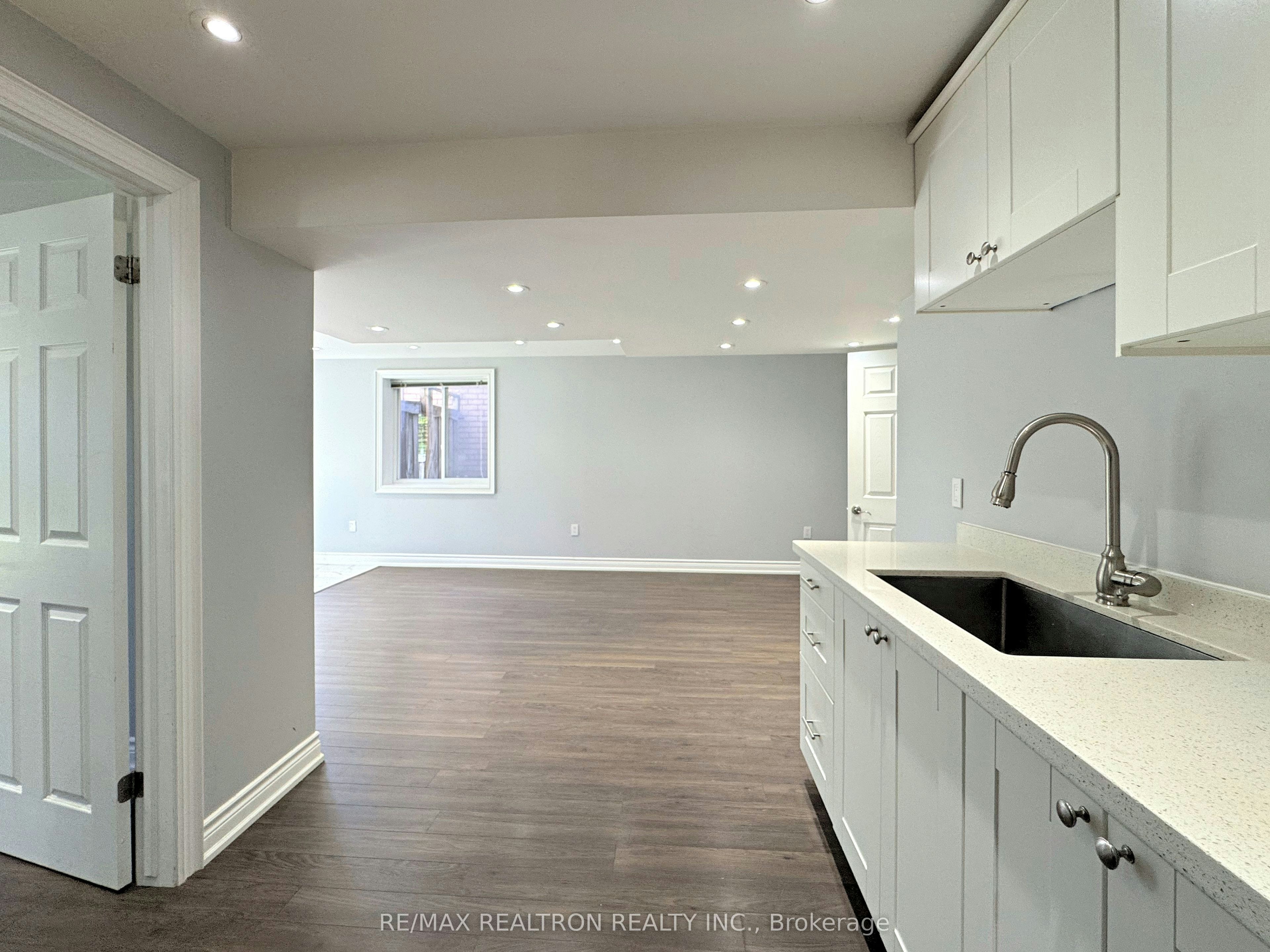 Bsmt-219 Bilbrough Street, Aurora, ON, L4G 7X1 - 6