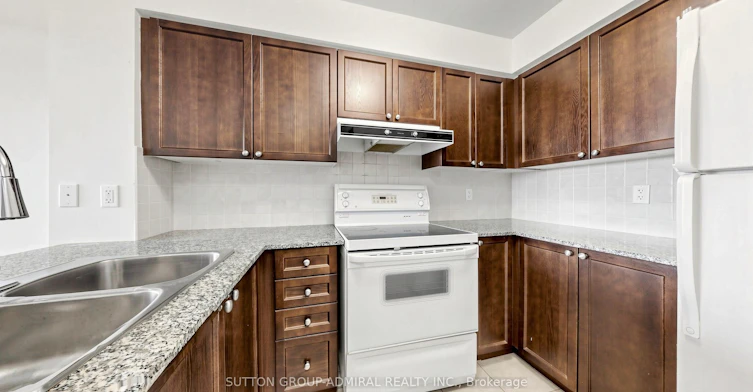 806-7 North Park Road, Vaughan, ON, L4J 0C9 - 5