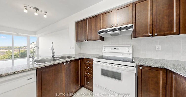 806-7 North Park Road, Vaughan, ON, L4J 0C9 - 6