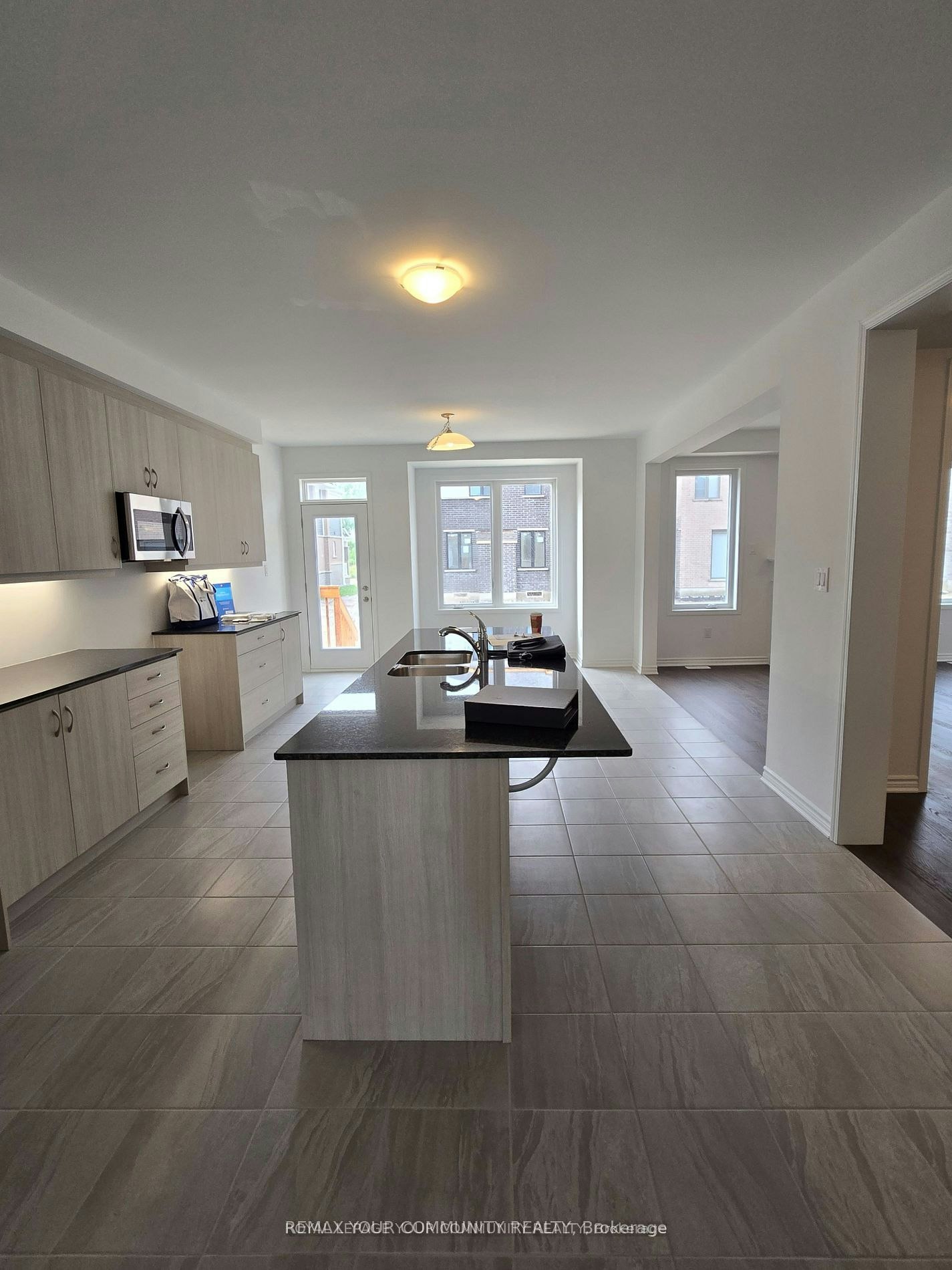 690 Mika Street, Innisfil, ON, L9S 0R7 - 4