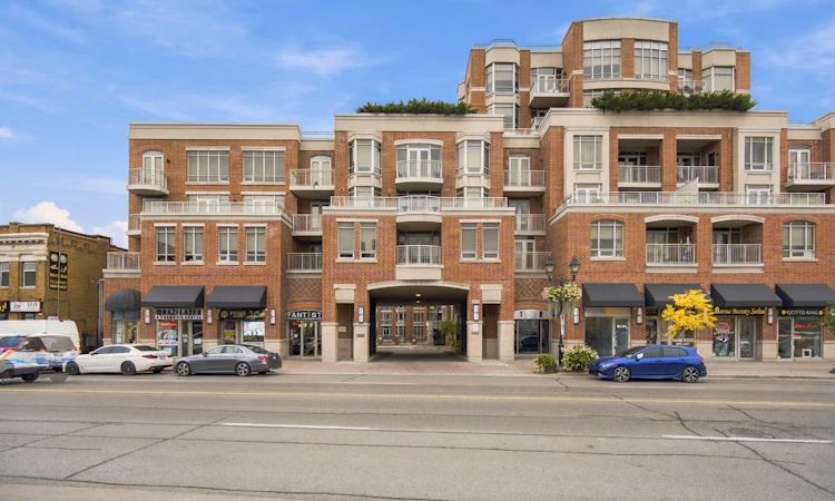702-10101 Yonge Street