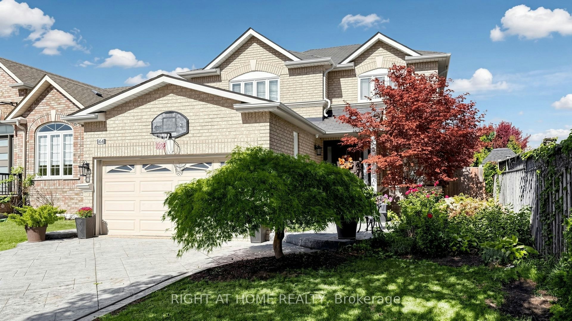 44 Robertson Close, Vaughan, ON, L6A 2H1