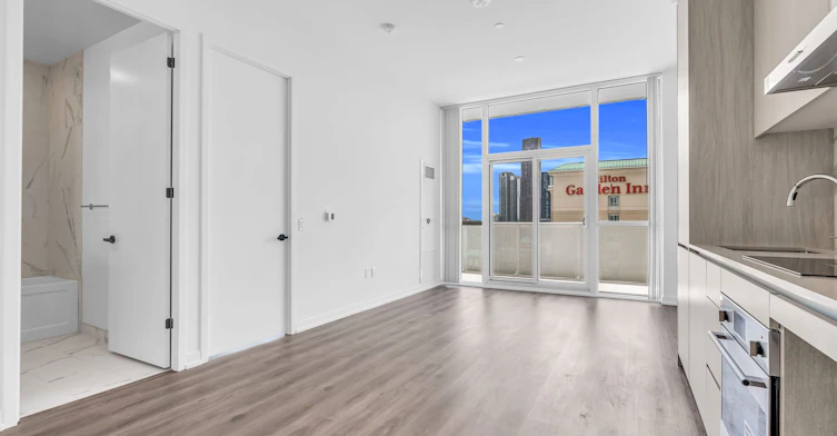 608-28 Interchange Way, Vaughan, ON, L4K 0P8 - 17