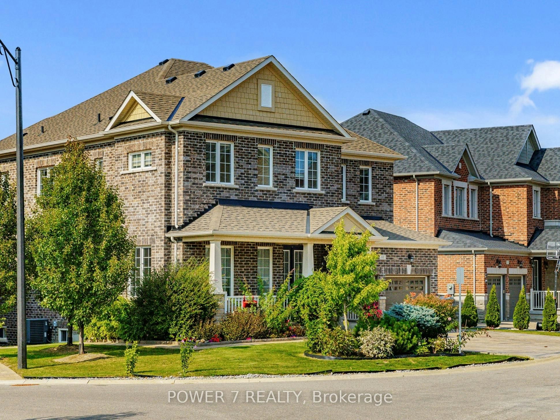 61 Match Point Court, Aurora, ON, L4G 3J1 - 2
