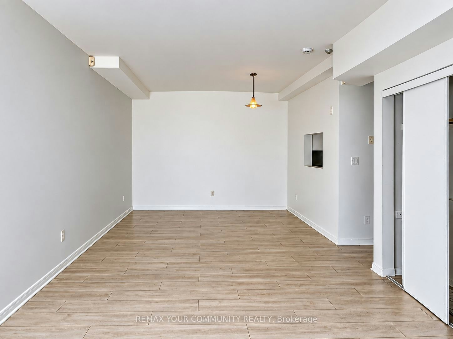 102-1 Center Street W, Richmond Hill, ON, L4C 3P3 4