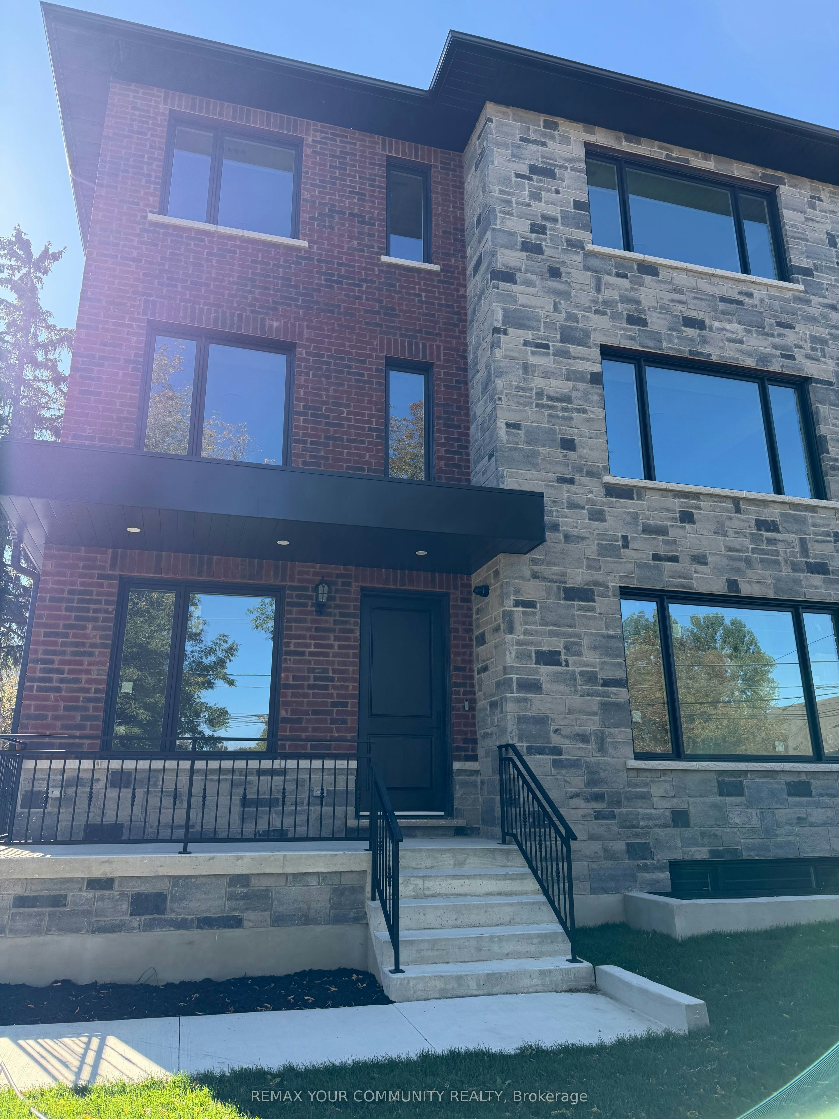 2-25 Oxford Street, Richmond Hill, ON, L4C 4L6