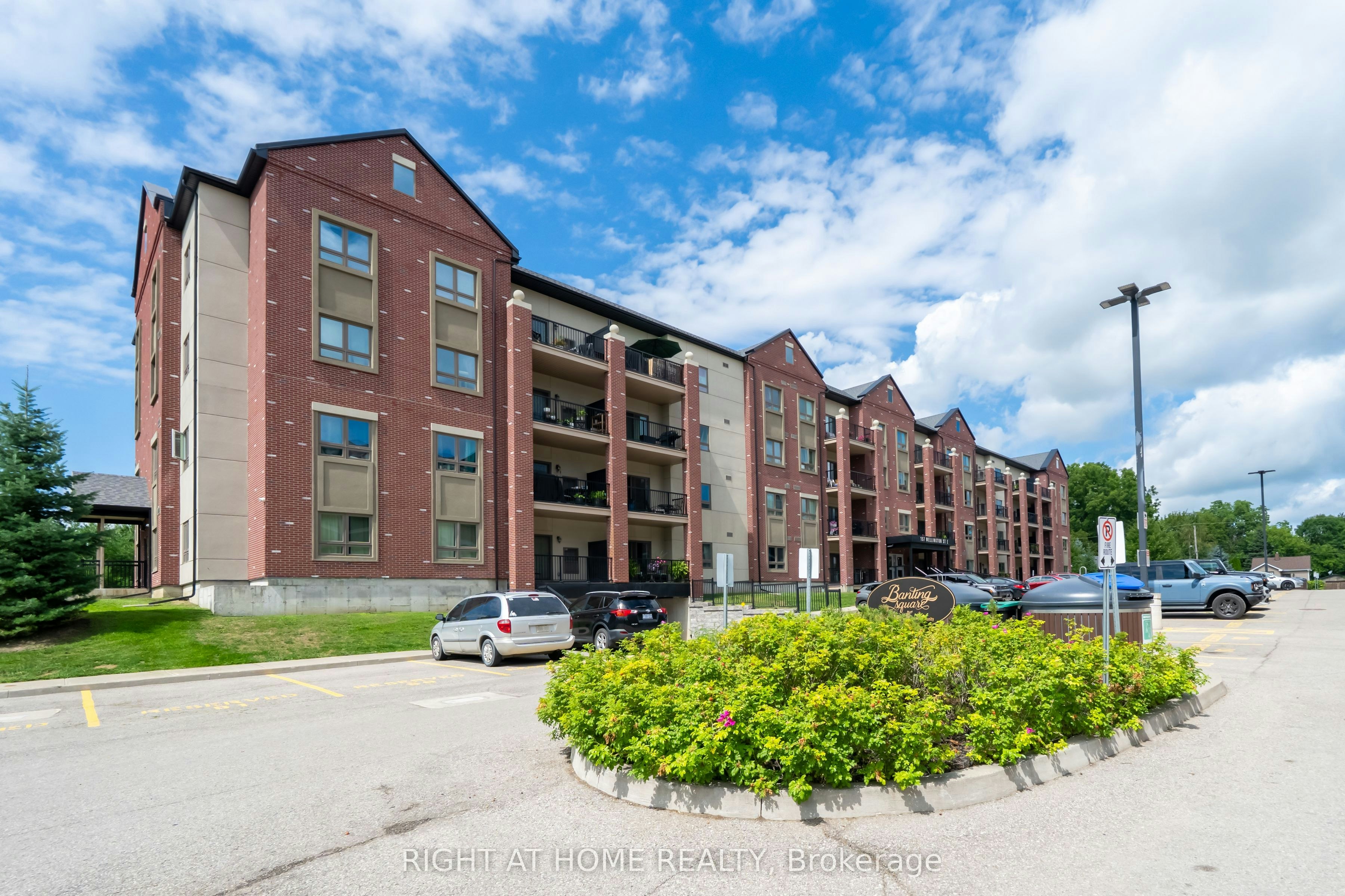 304-157 Wellington Street E, New Tecumseth, ON, L9R 0R7