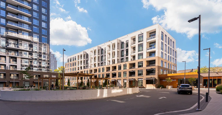 217-8 Beverley Glen Boulevard, Vaughan, ON, L4J 0L5