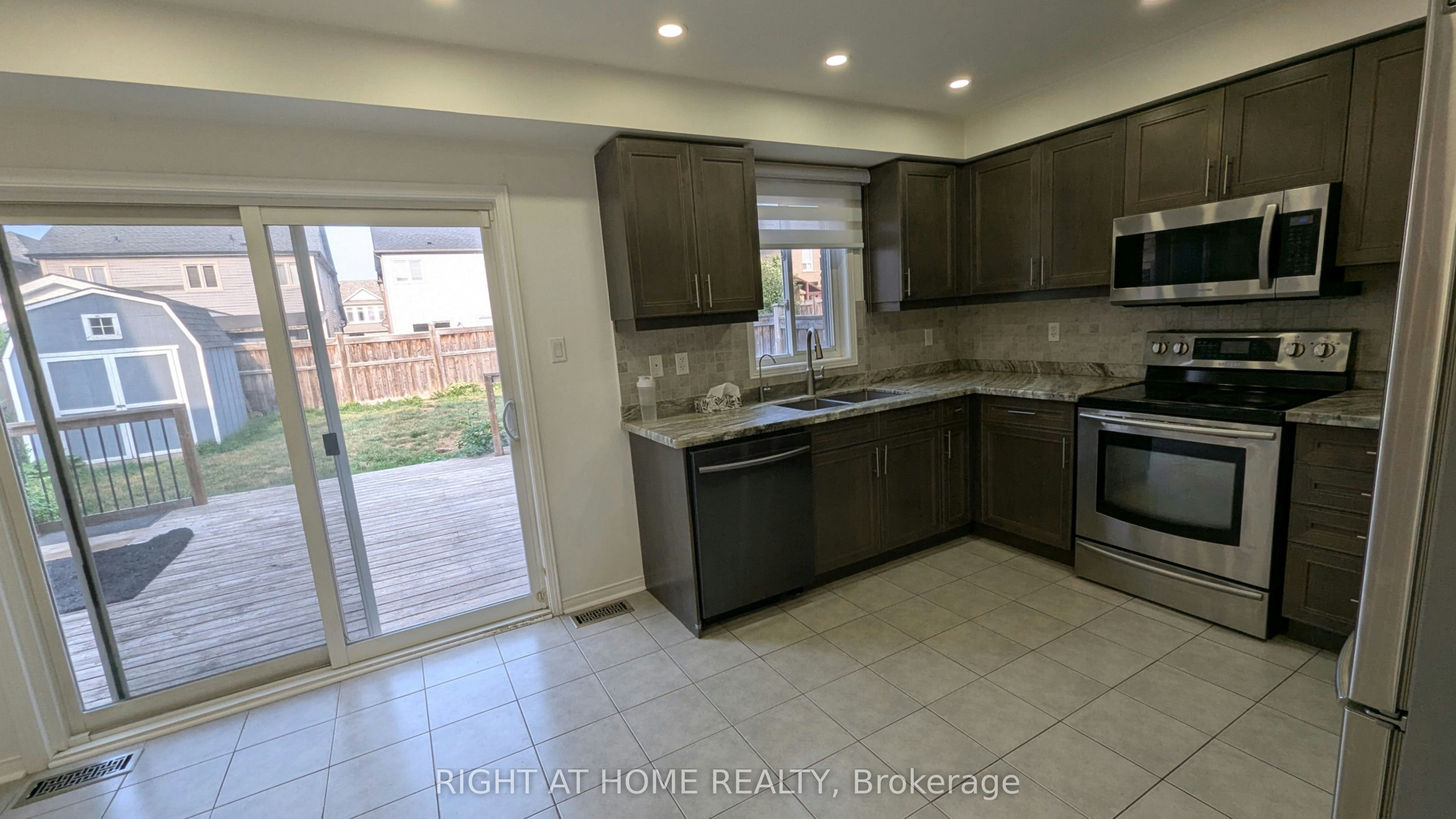 MAIN & UPPER-5 Faris Street, Bradford West Gwillimbury, ON, L3Z 0C6 - 22