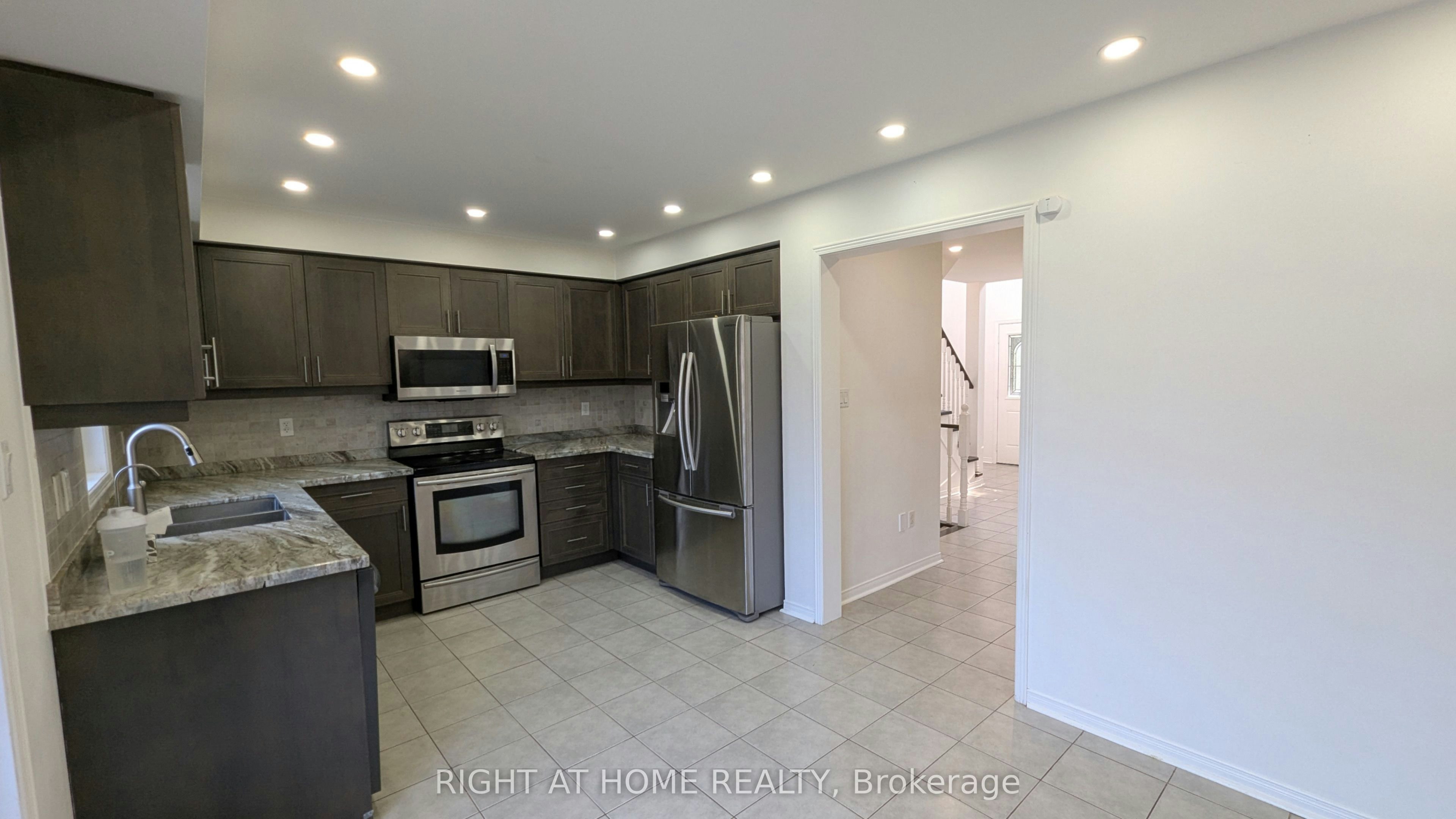MAIN & UPPER-5 Faris Street, Bradford West Gwillimbury, ON, L3Z 0C6 - 15