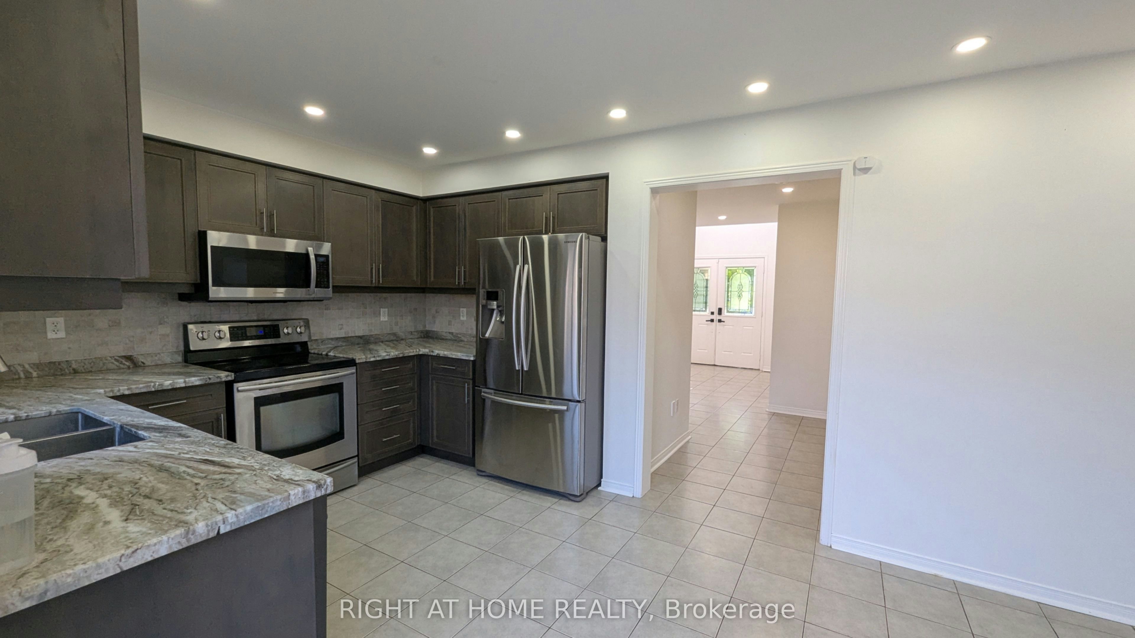 MAIN & UPPER-5 Faris Street, Bradford West Gwillimbury, ON, L3Z 0C6 - 14